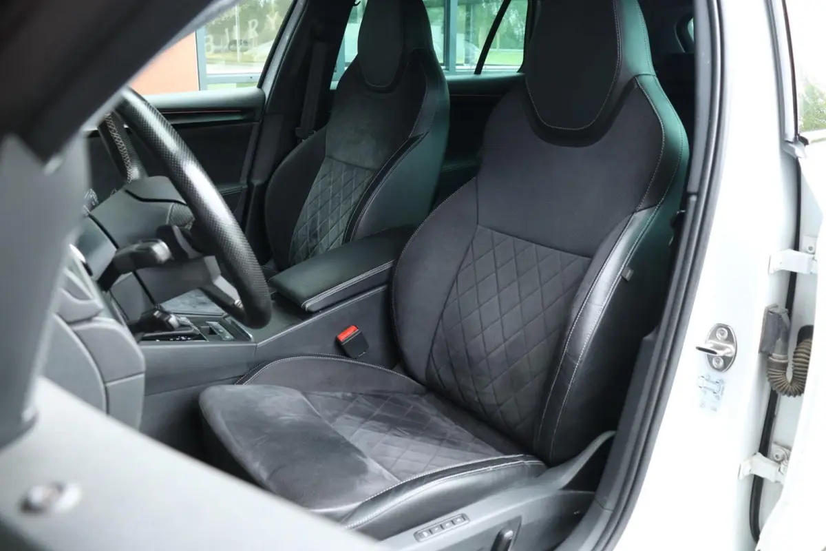 iV / 218 PK / DSG / Vol Opties! / Sportline / Black Edition / Virtual Cockpit / Camera / ACC / Trekhaak / 19"!