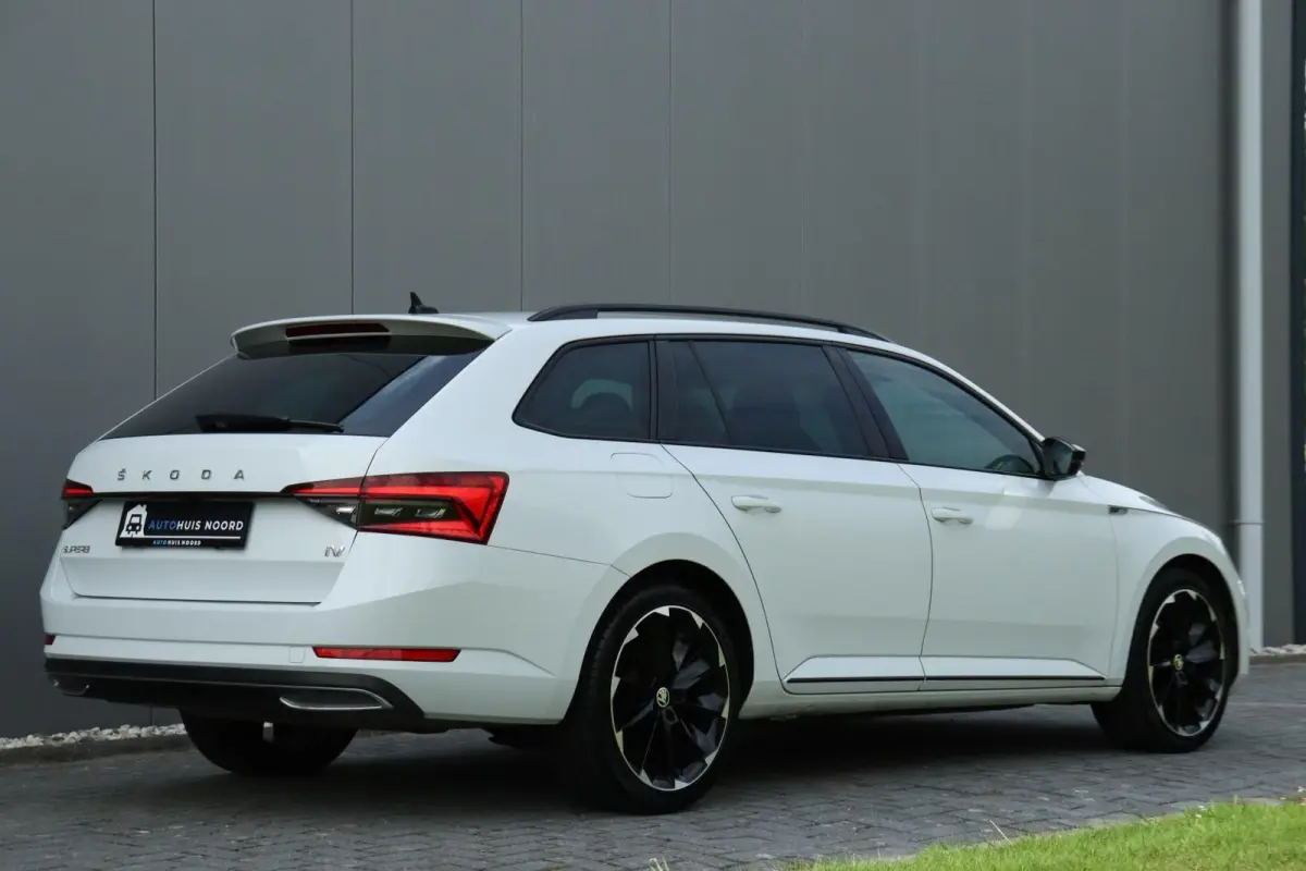 iV / 218 PK / DSG / Vol Opties! / Sportline / Black Edition / Virtual Cockpit / Camera / ACC / Trekhaak / 19"!