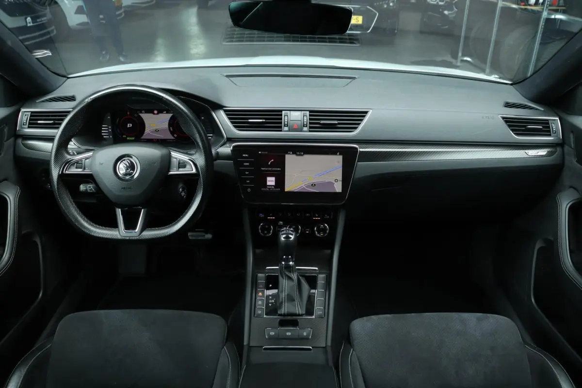iV / 218 PK / DSG / Vol Opties! / Sportline / Black Edition / Virtual Cockpit / Camera / ACC / Trekhaak / 19"!