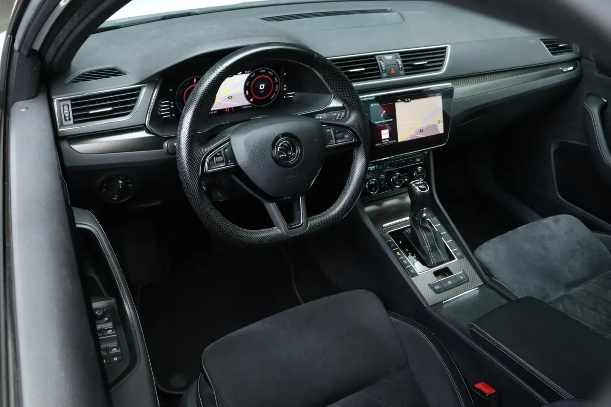 iV / 218 PK / DSG / Vol Opties! / Sportline / Black Edition / Virtual Cockpit / Camera / ACC / Trekhaak / 19"!