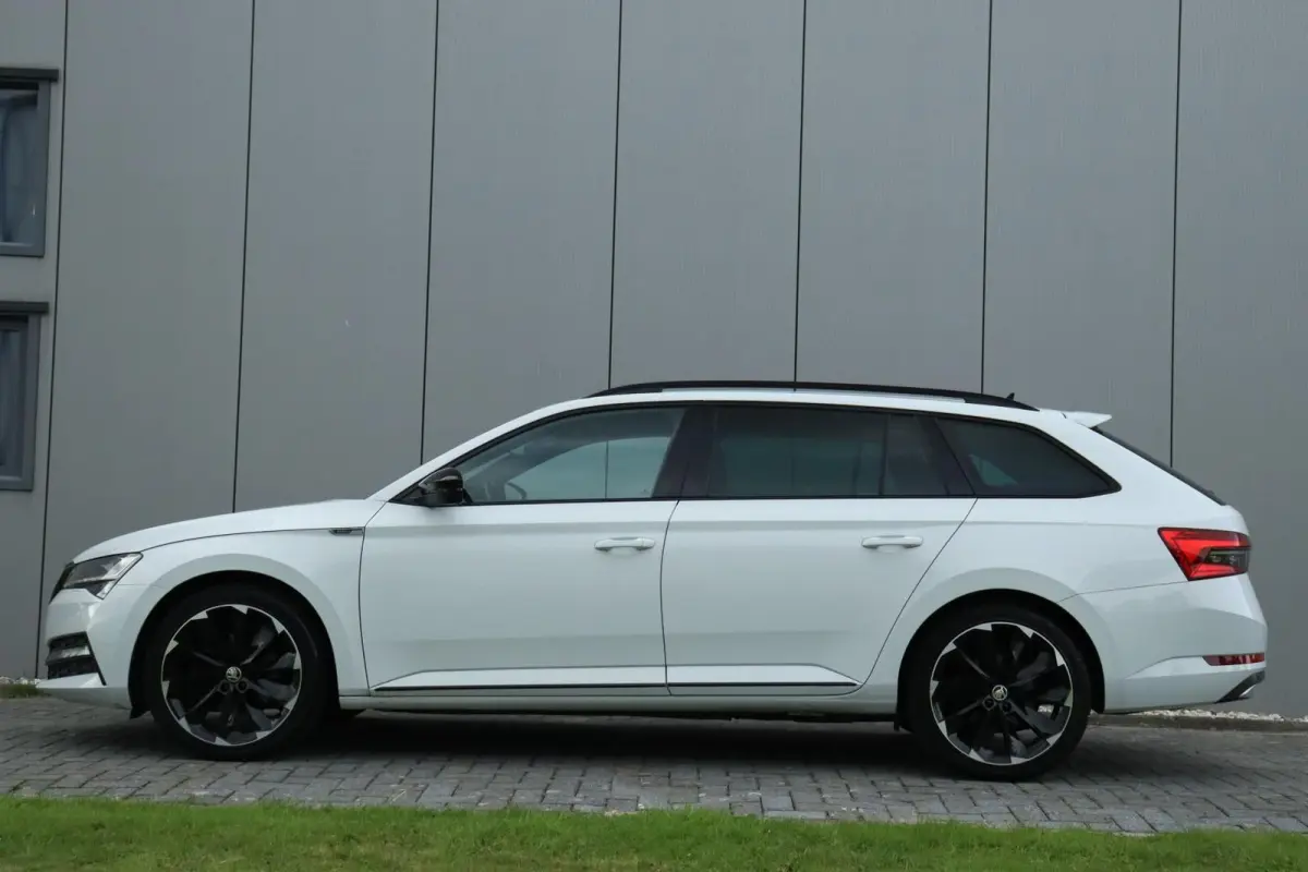 iV / 218 PK / DSG / Vol Opties! / Sportline / Black Edition / Virtual Cockpit / Camera / ACC / Trekhaak / 19"!