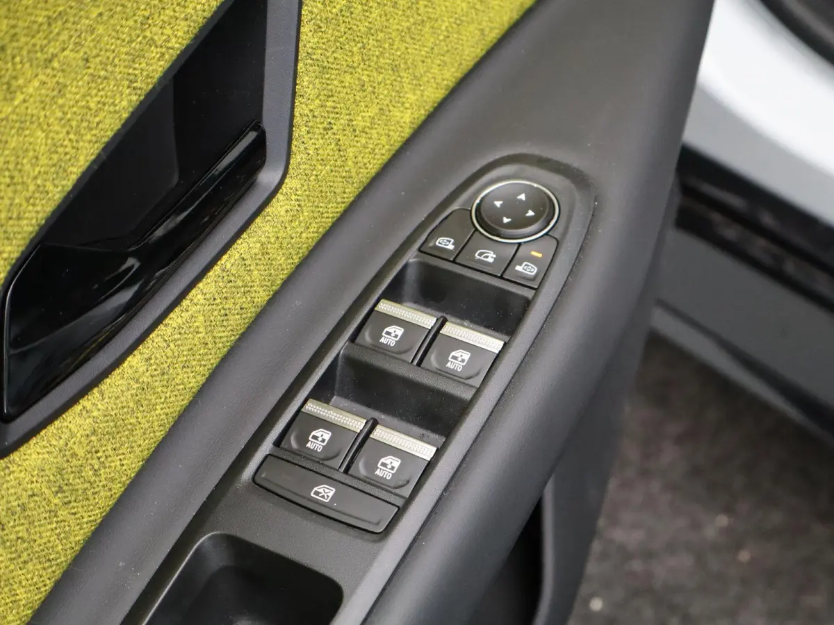 iconic cinq 150 pk comfort range | Pack Safety & Advanced Driving Assist | Harman Kardon |
