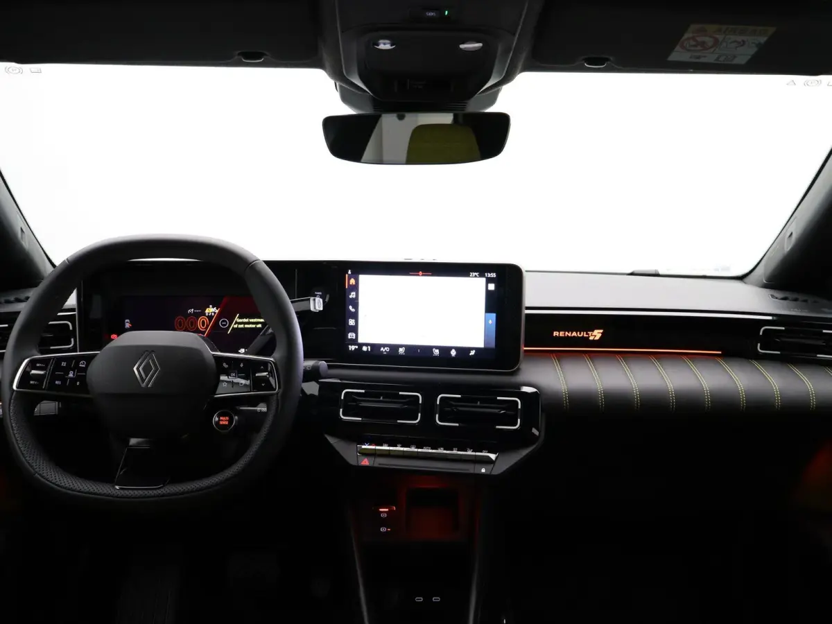 iconic cinq 150 pk comfort range | Pack Safety & Advanced Driving Assist | Harman Kardon |
