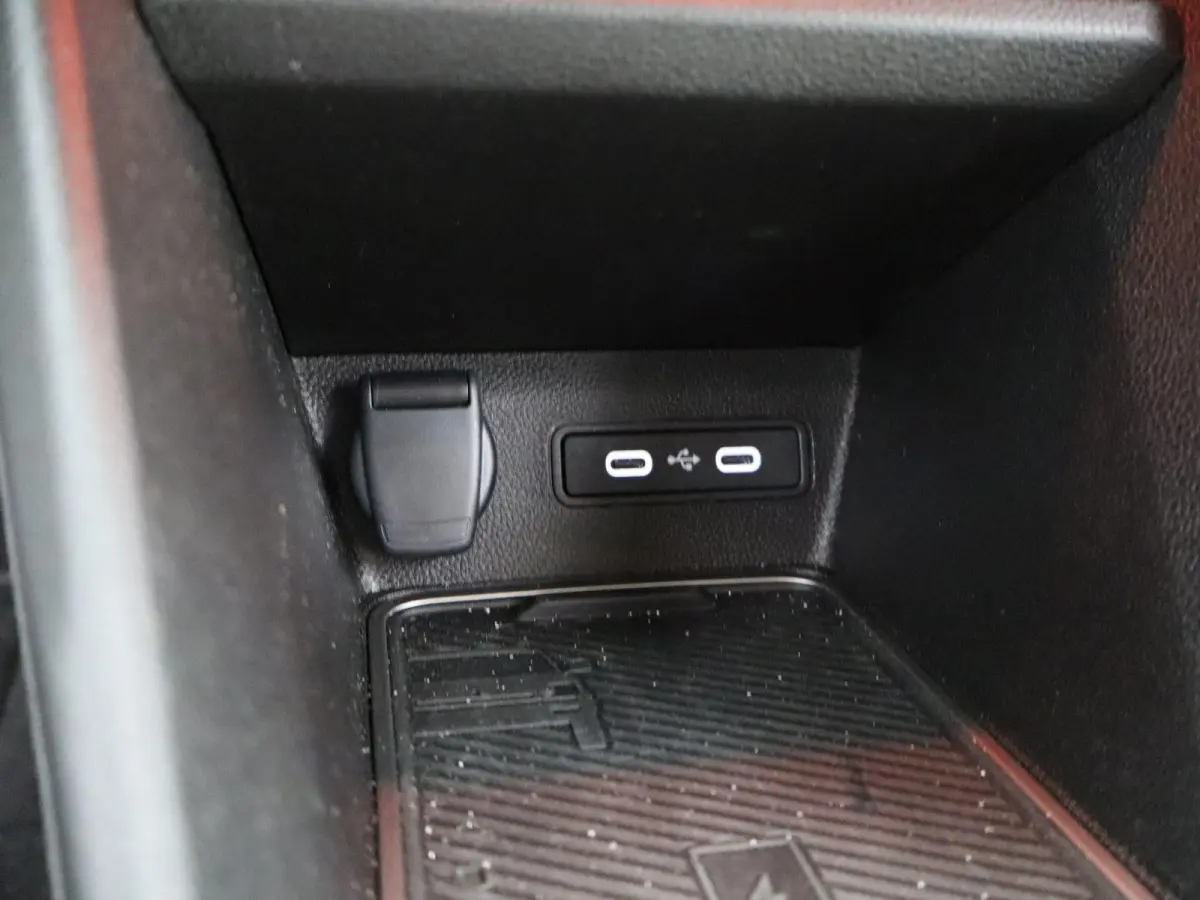 iconic cinq 150 pk comfort range | Pack Safety & Advanced Driving Assist | Harman Kardon |