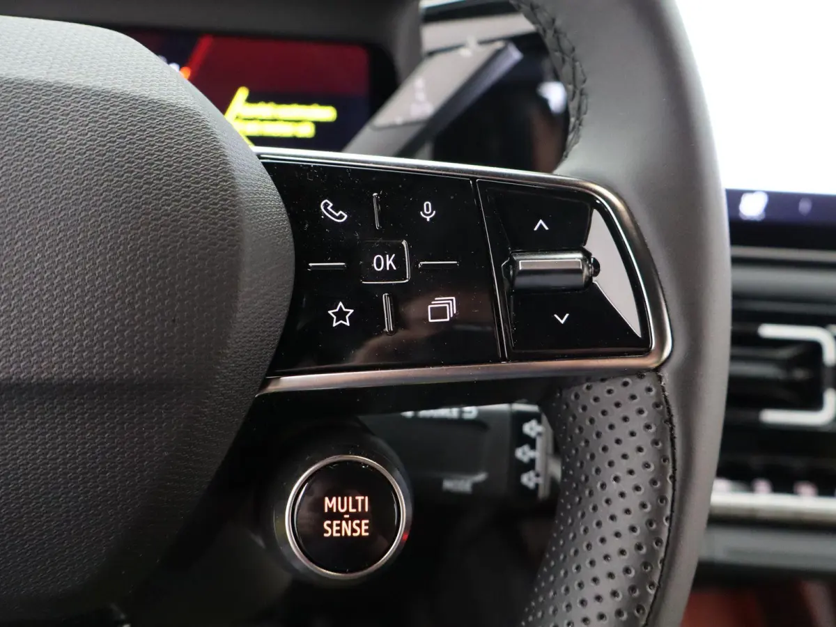 iconic cinq 150 pk comfort range | Pack Safety & Advanced Driving Assist | Harman Kardon |