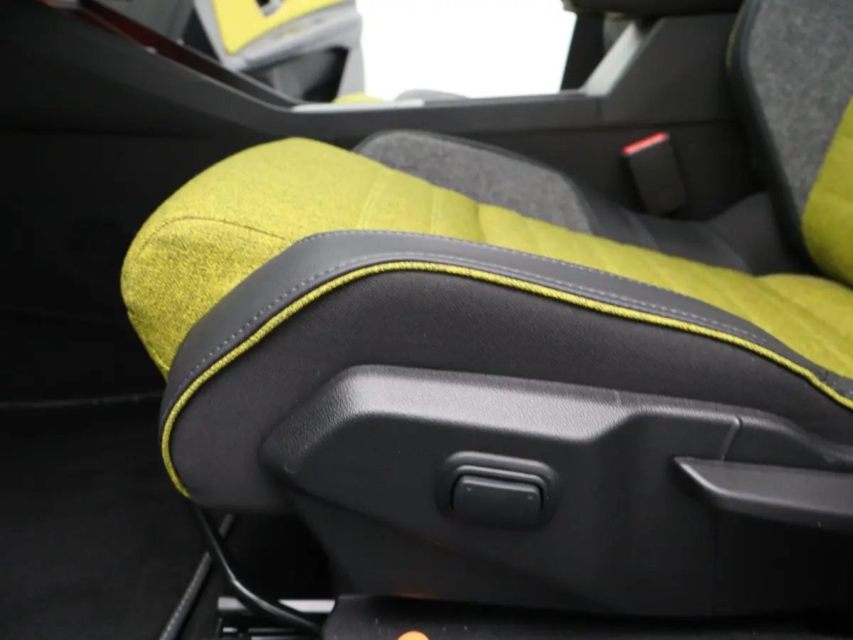 iconic cinq 150 pk comfort range | Pack Safety & Advanced Driving Assist | Harman Kardon |