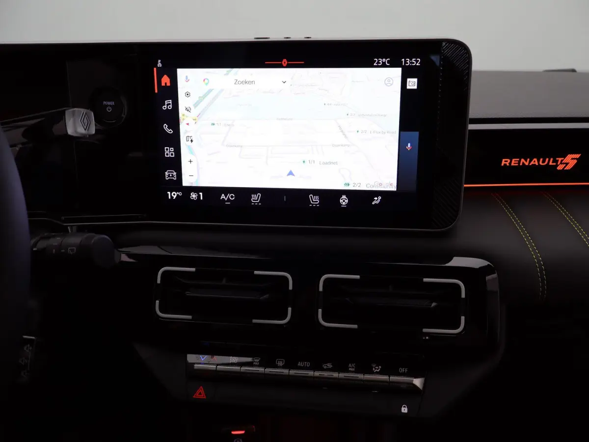 iconic cinq 150 pk comfort range | Pack Safety & Advanced Driving Assist | Harman Kardon |