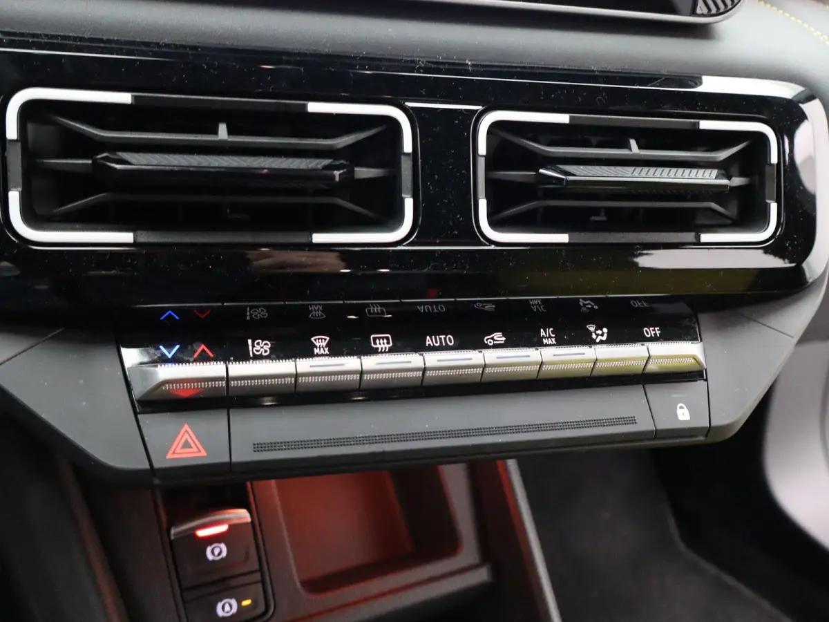 iconic cinq 150 pk comfort range | Pack Safety & Advanced Driving Assist | Harman Kardon |