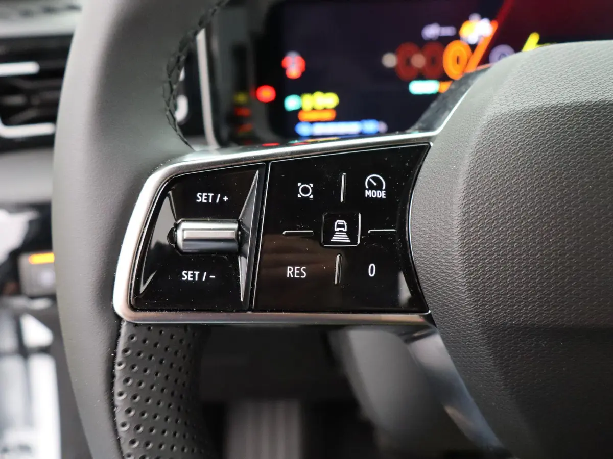 iconic cinq 150 pk comfort range | Pack Safety & Advanced Driving Assist | Harman Kardon |
