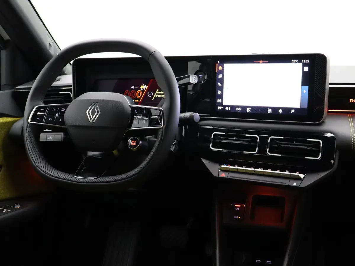 iconic cinq 150 pk comfort range | Pack Safety & Advanced Driving Assist | Harman Kardon |