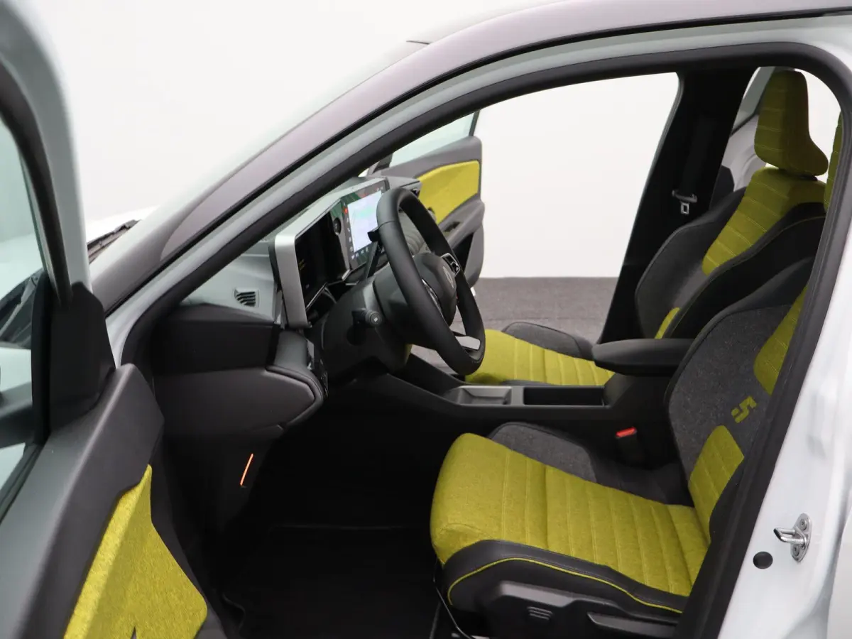 iconic cinq 150 pk comfort range | Pack Safety & Advanced Driving Assist | Harman Kardon |