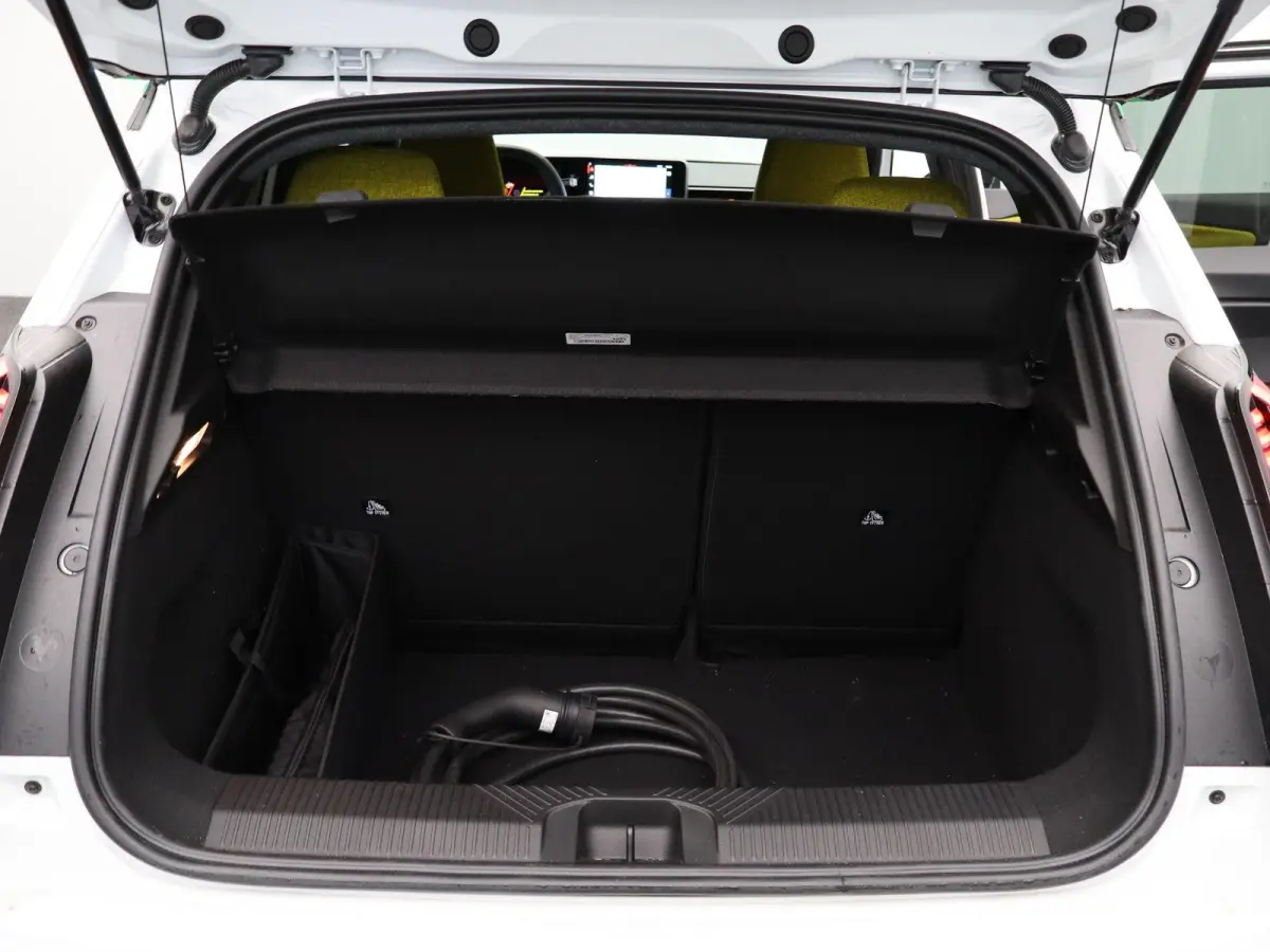 iconic cinq 150 pk comfort range | Pack Safety & Advanced Driving Assist | Harman Kardon |