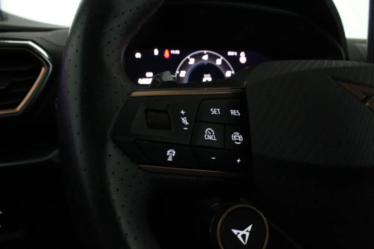 1.5 TSI e-Hybrid Business > 126km WLTP/SOH 98.6%/360°camera/Travel Assist/Midnight Black