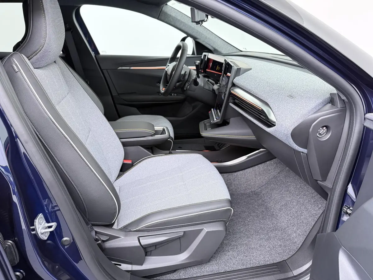 EV87 long range techno | Pack advanced driving assist & augmented vision |