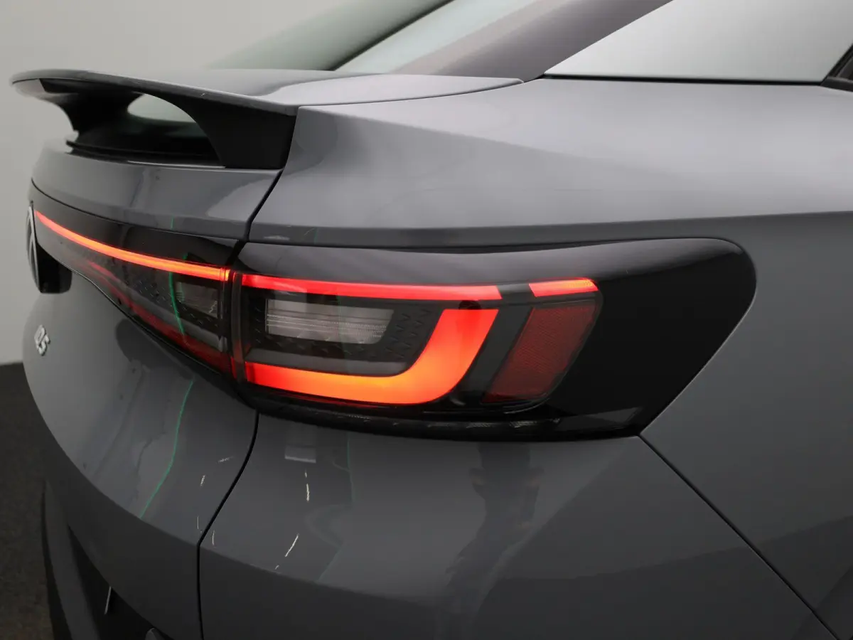 ID.5 Pro Advantage 77 kWh 204 PK| Navigatie | Stoelverwarming | Stuurwielverwarming | Parkeersensoren | 19 Inch Velgen