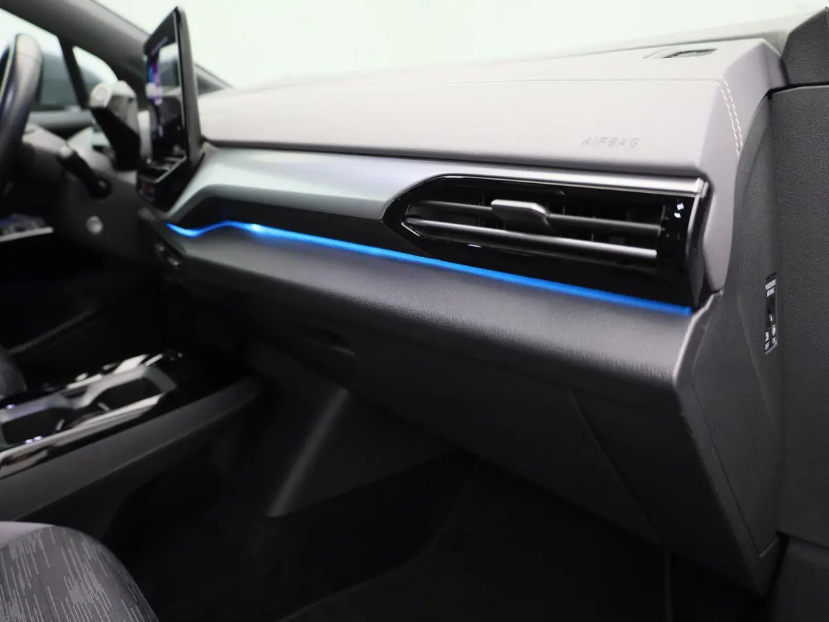 ID.5 Pro Advantage 77 kWh 204 PK| Navigatie | Stoelverwarming | Stuurwielverwarming | Parkeersensoren | 19 Inch Velgen