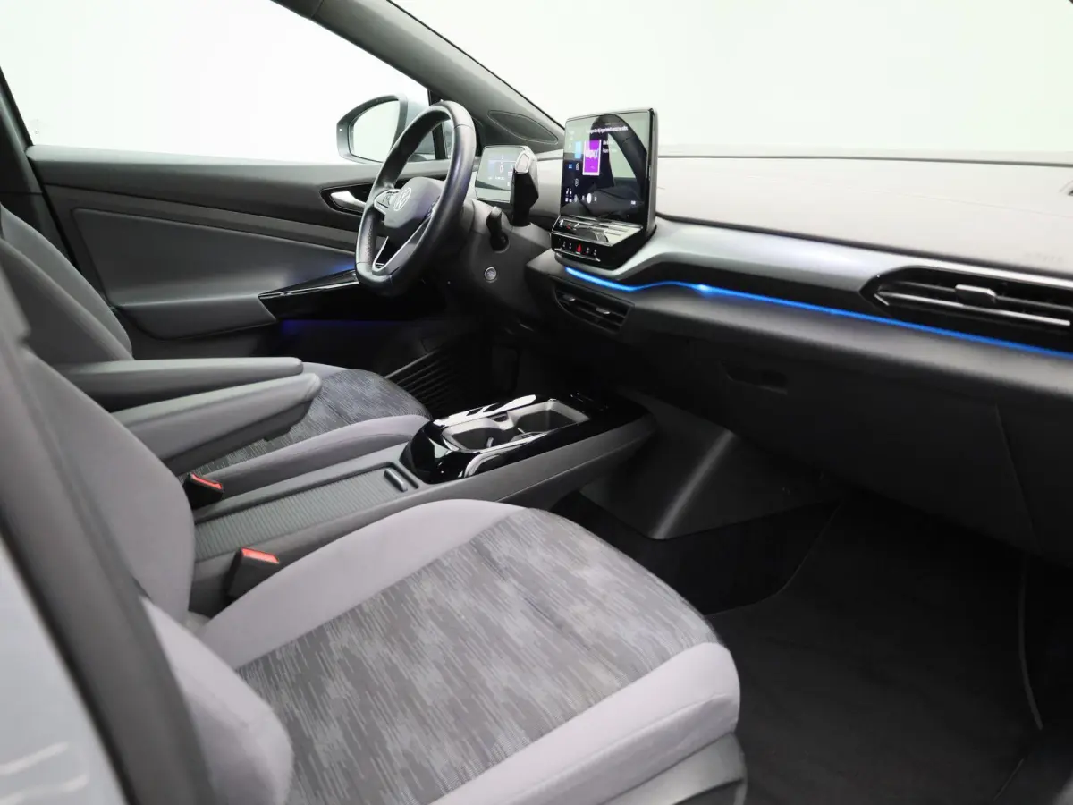 ID.5 Pro Advantage 77 kWh 204 PK| Navigatie | Stoelverwarming | Stuurwielverwarming | Parkeersensoren | 19 Inch Velgen
