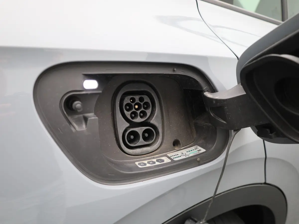 ID.5 Pro Advantage 77 kWh 204 PK| Navigatie | Stoelverwarming | Stuurwielverwarming | Parkeersensoren | 19 Inch Velgen