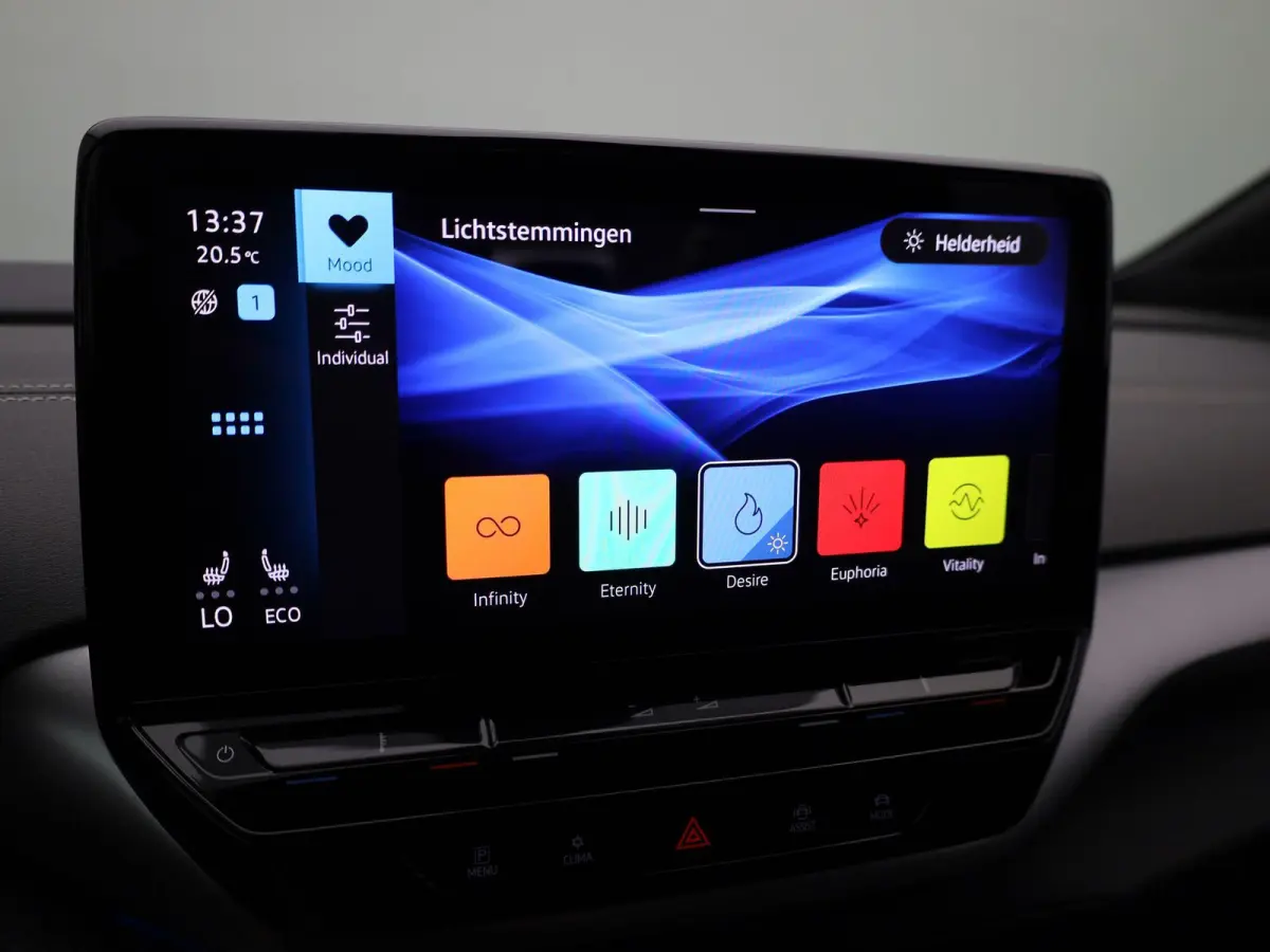 ID.5 Pro Advantage 77 kWh 204 PK| Navigatie | Stoelverwarming | Stuurwielverwarming | Parkeersensoren | 19 Inch Velgen