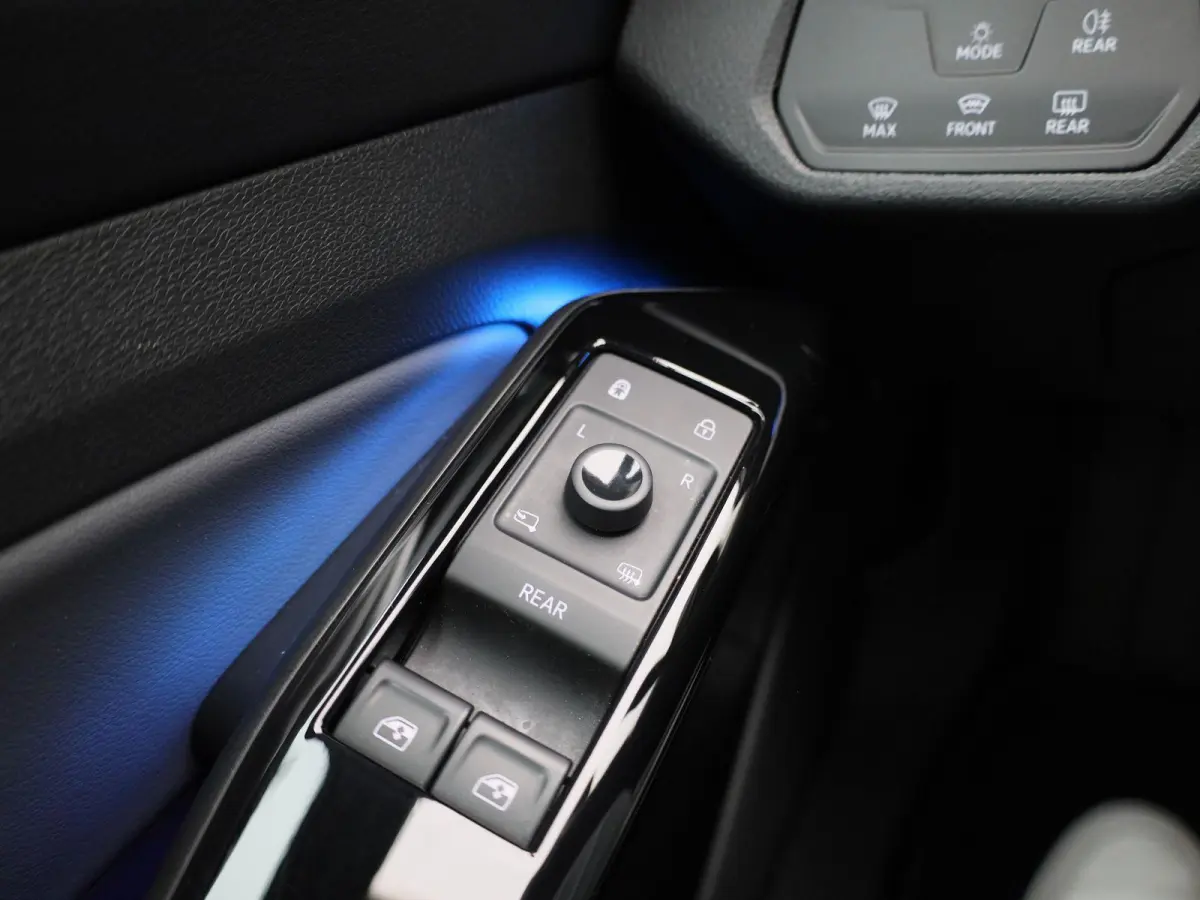 ID.5 Pro Advantage 77 kWh 204 PK| Navigatie | Stoelverwarming | Stuurwielverwarming | Parkeersensoren | 19 Inch Velgen