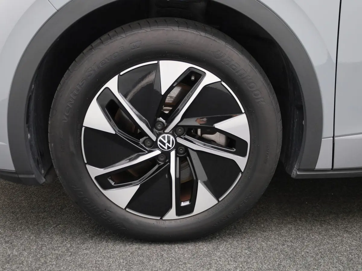 ID.5 Pro Advantage 77 kWh 204 PK| Navigatie | Stoelverwarming | Stuurwielverwarming | Parkeersensoren | 19 Inch Velgen