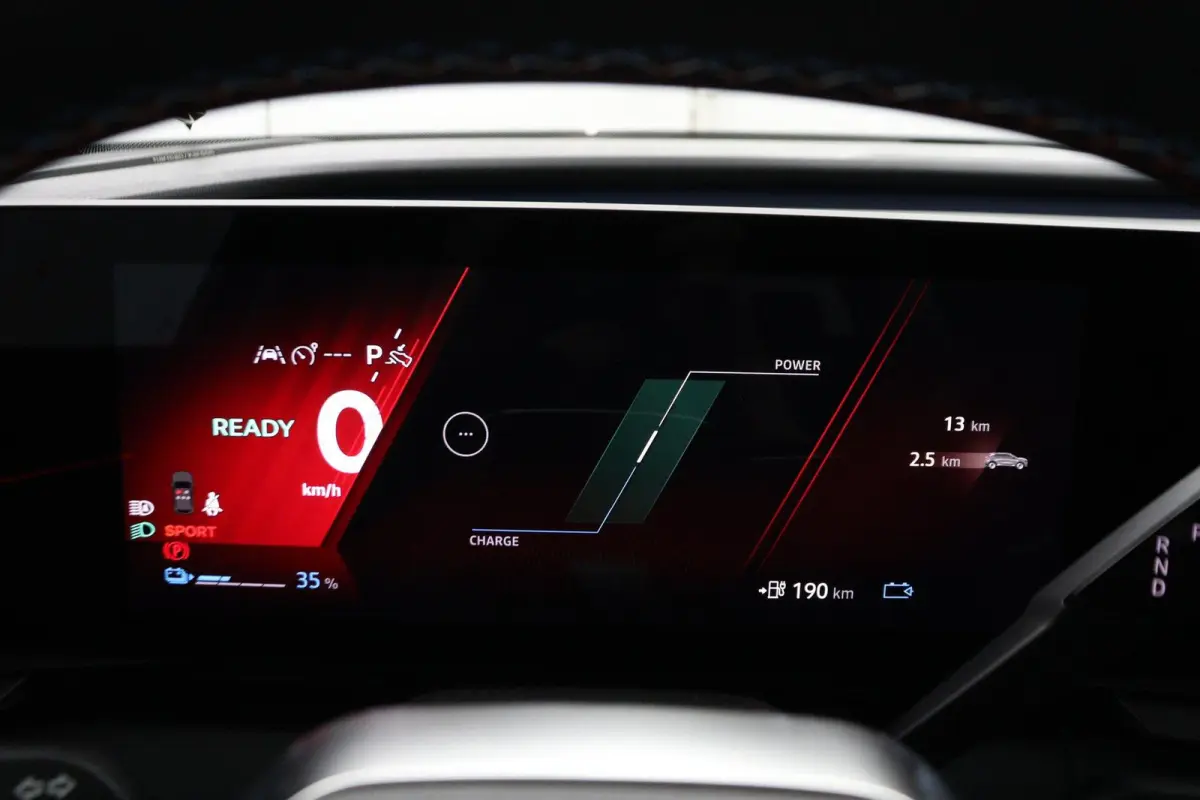 esprit Alpine 220 pk long range | pack advanced driving assist & augmented vision | pack light & sound |