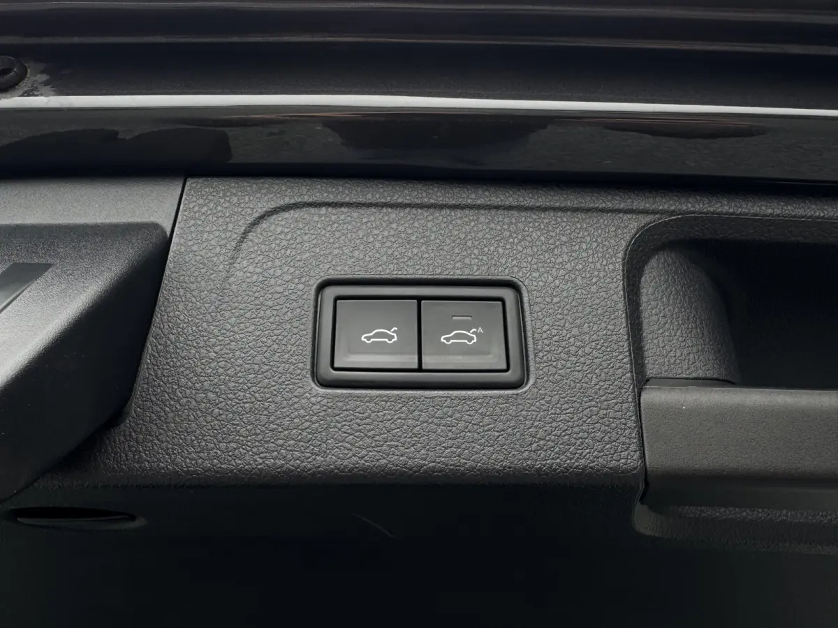 GTE 218PK DSG HYBRID BUSINESS SPORT ALCANTARA/CAMERA/NAVI/IQ-LIGHT