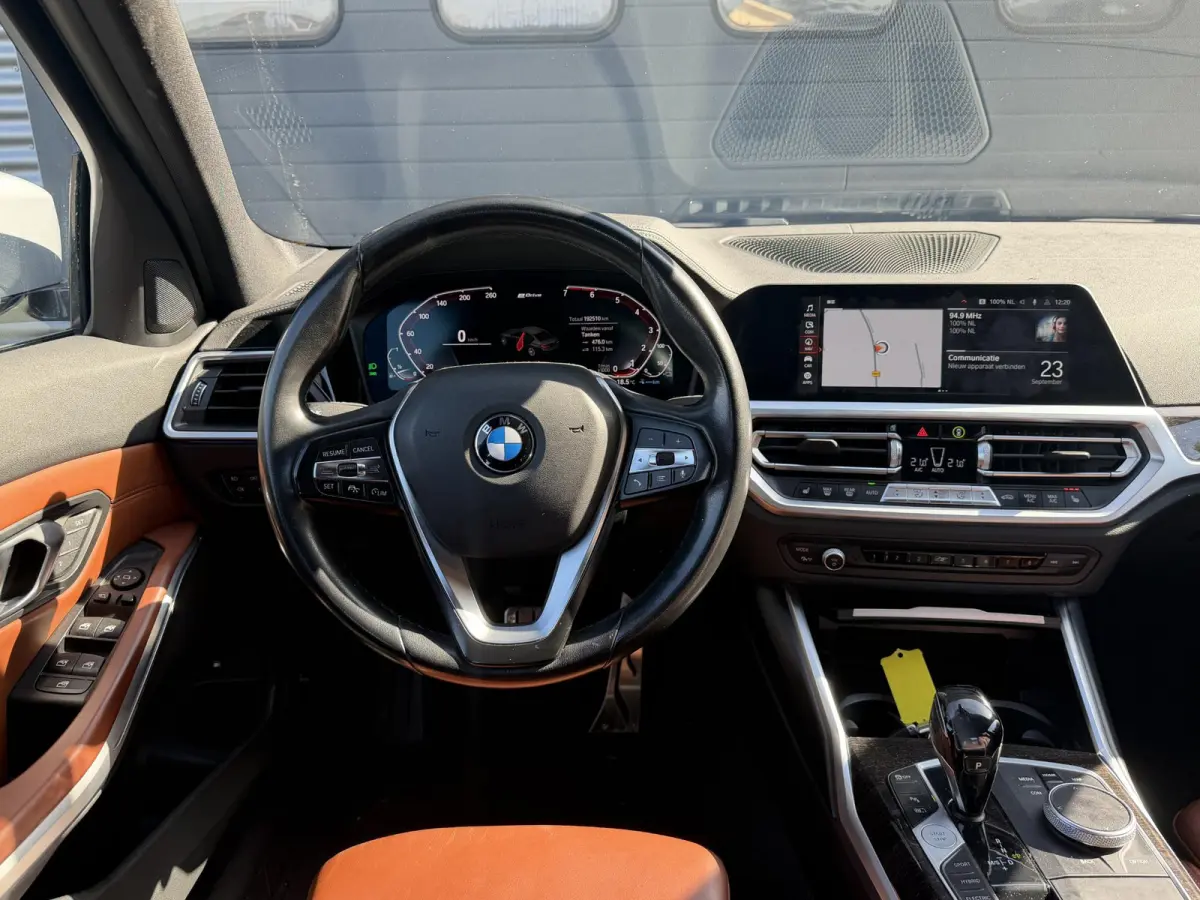 330e High Executive | Camera | Navigatie | Memory Stoelen | Lederen Bekleding | Stoelverwarming |