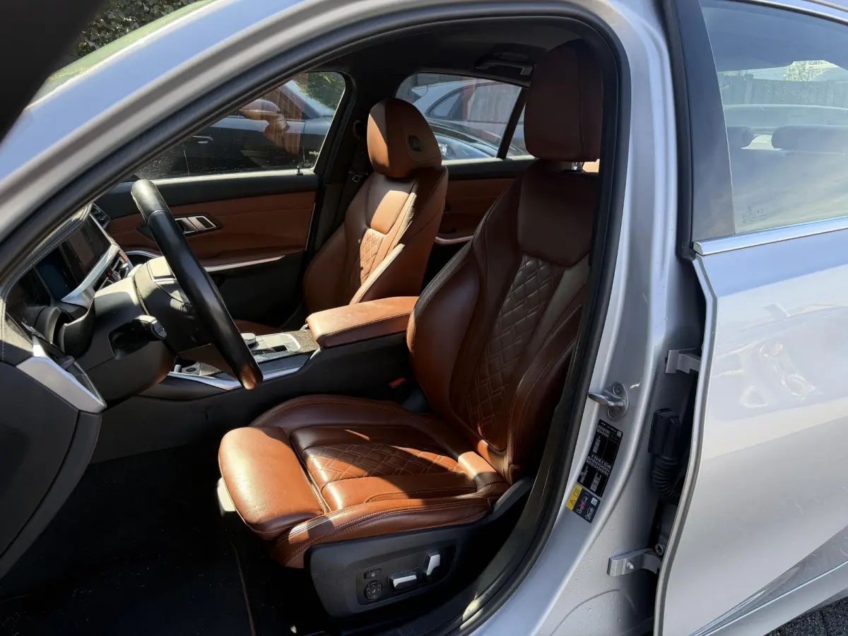 330e High Executive | Camera | Navigatie | Memory Stoelen | Lederen Bekleding | Stoelverwarming |