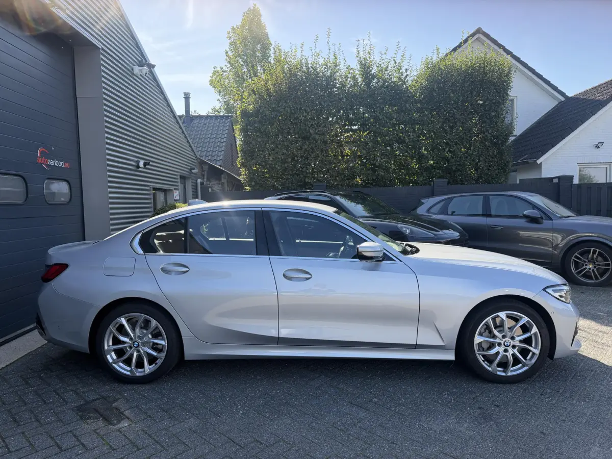 330e High Executive | Camera | Navigatie | Memory Stoelen | Lederen Bekleding | Stoelverwarming |
