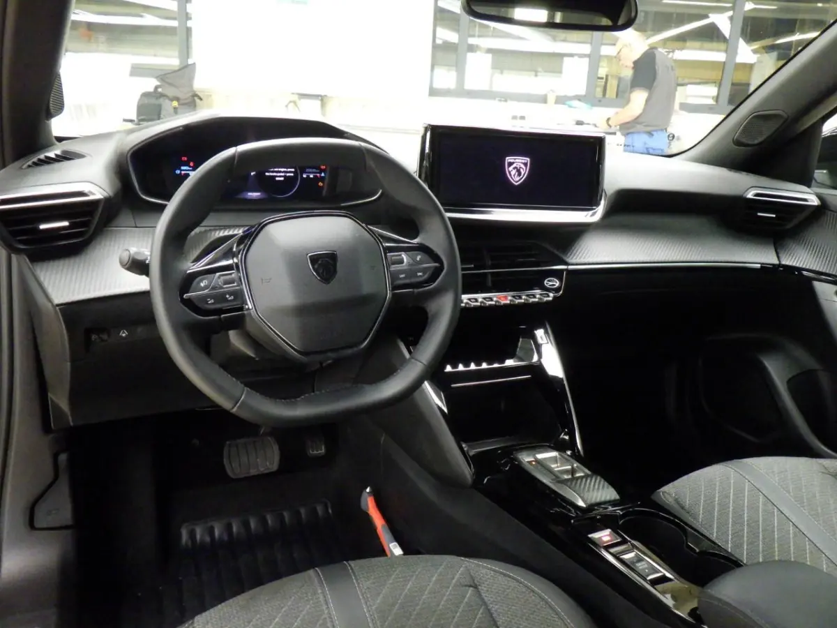 1.2 Hybrid 145 Allure | Adap. cruise C. | 360 Camera | KeyLess | CarPlay | PDC V&A | Clima | 17" LMV | Adap. cruise C. | 360 Camera | KeyLess | CarPlay | PDC V&A | Clima | 17" LMV