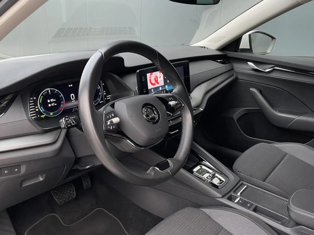1.4 TSI iV PHEV Business Carplay LED Stoel- Stuurwielverwarming PDC DAB