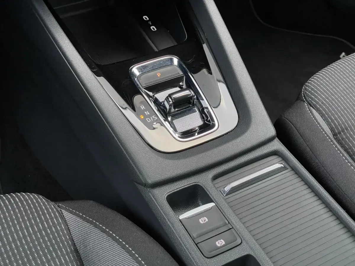1.4 TSI iV PHEV Business Carplay LED Stoel- Stuurwielverwarming PDC DAB