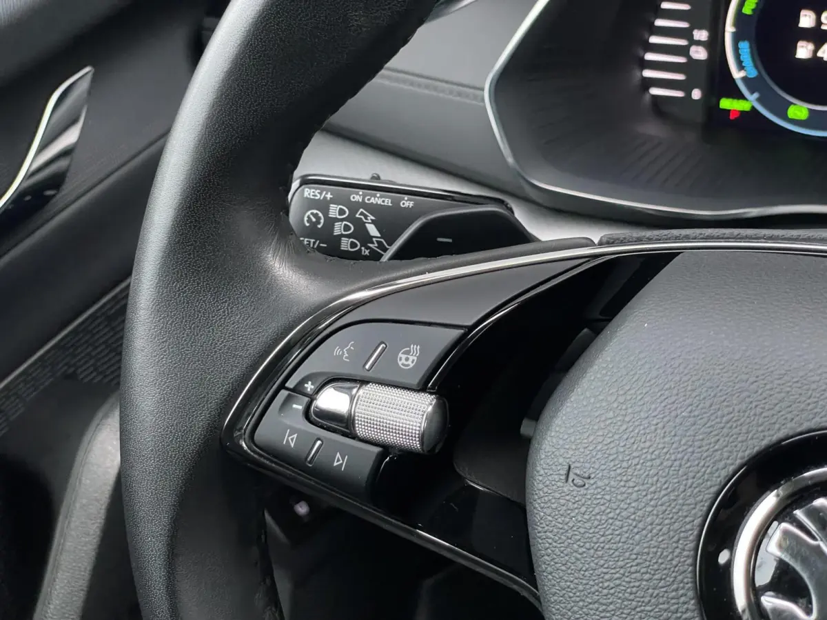 1.4 TSI iV PHEV Business Carplay LED Stoel- Stuurwielverwarming PDC DAB