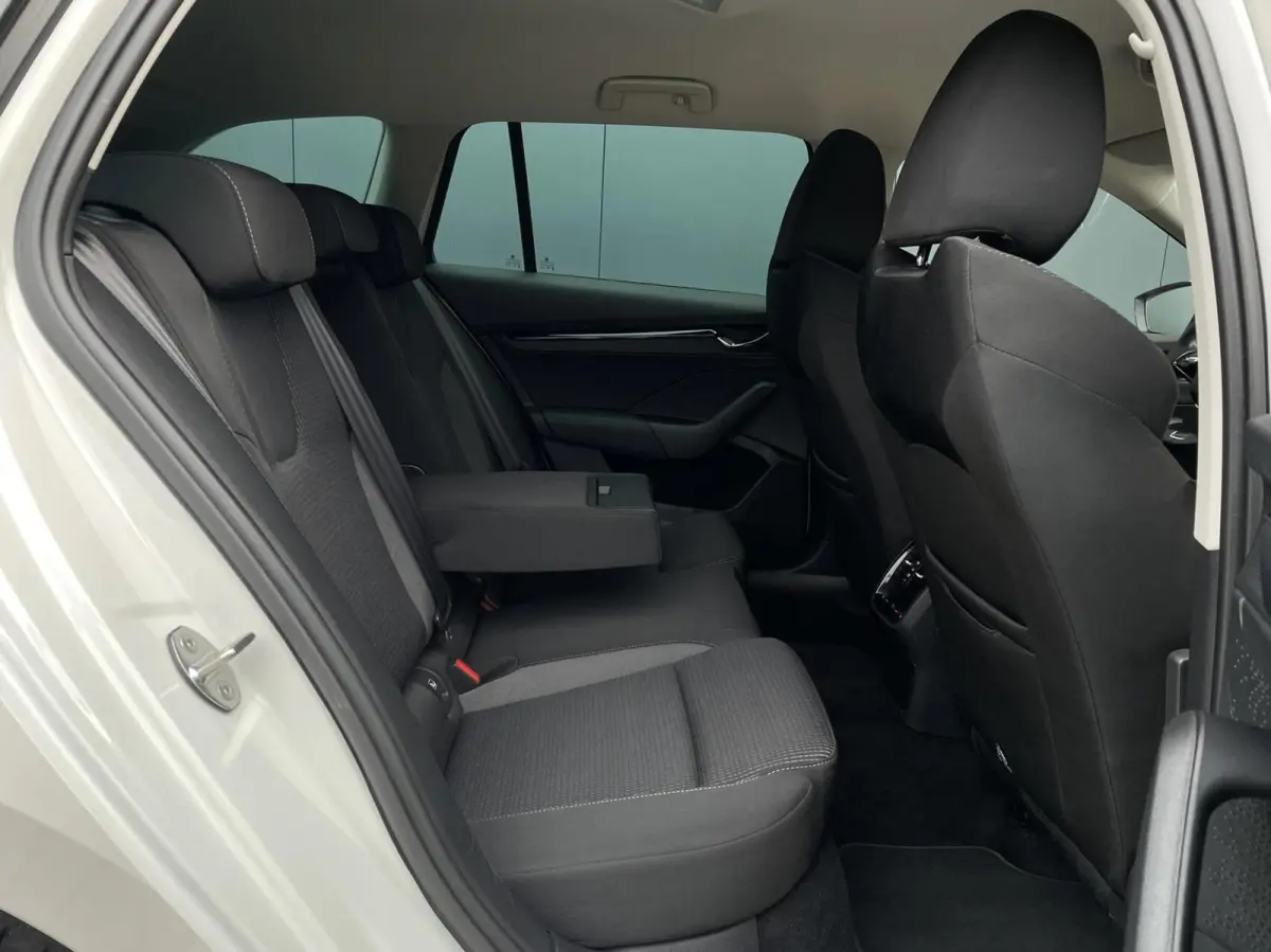 1.4 TSI iV PHEV Business Carplay LED Stoel- Stuurwielverwarming PDC DAB