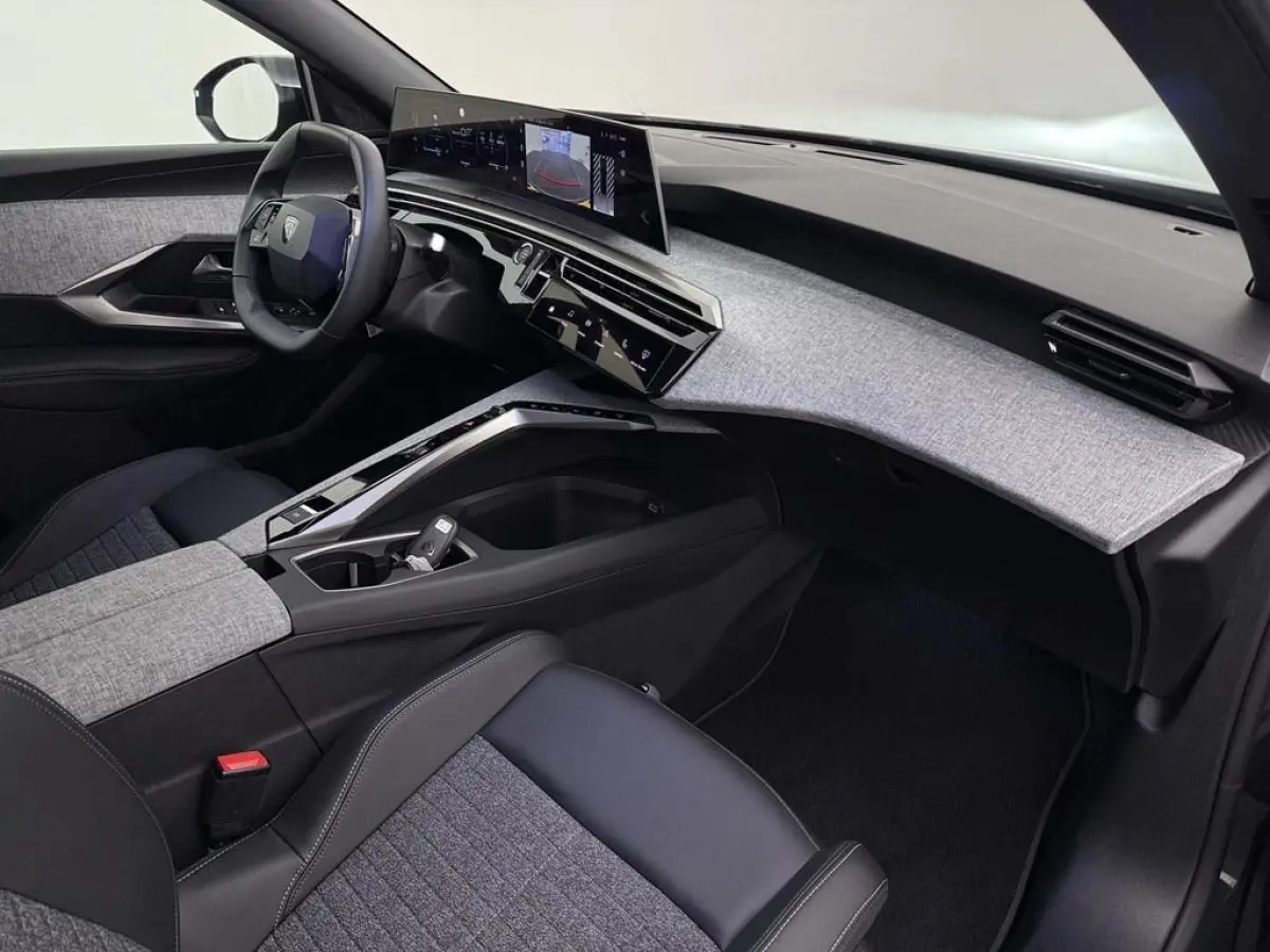 1.6 plug-in Hybrid 195 Allure /Cam/Cruise/SOH 99.4 /Clima/Apple Carplay/Android Auto/Navi