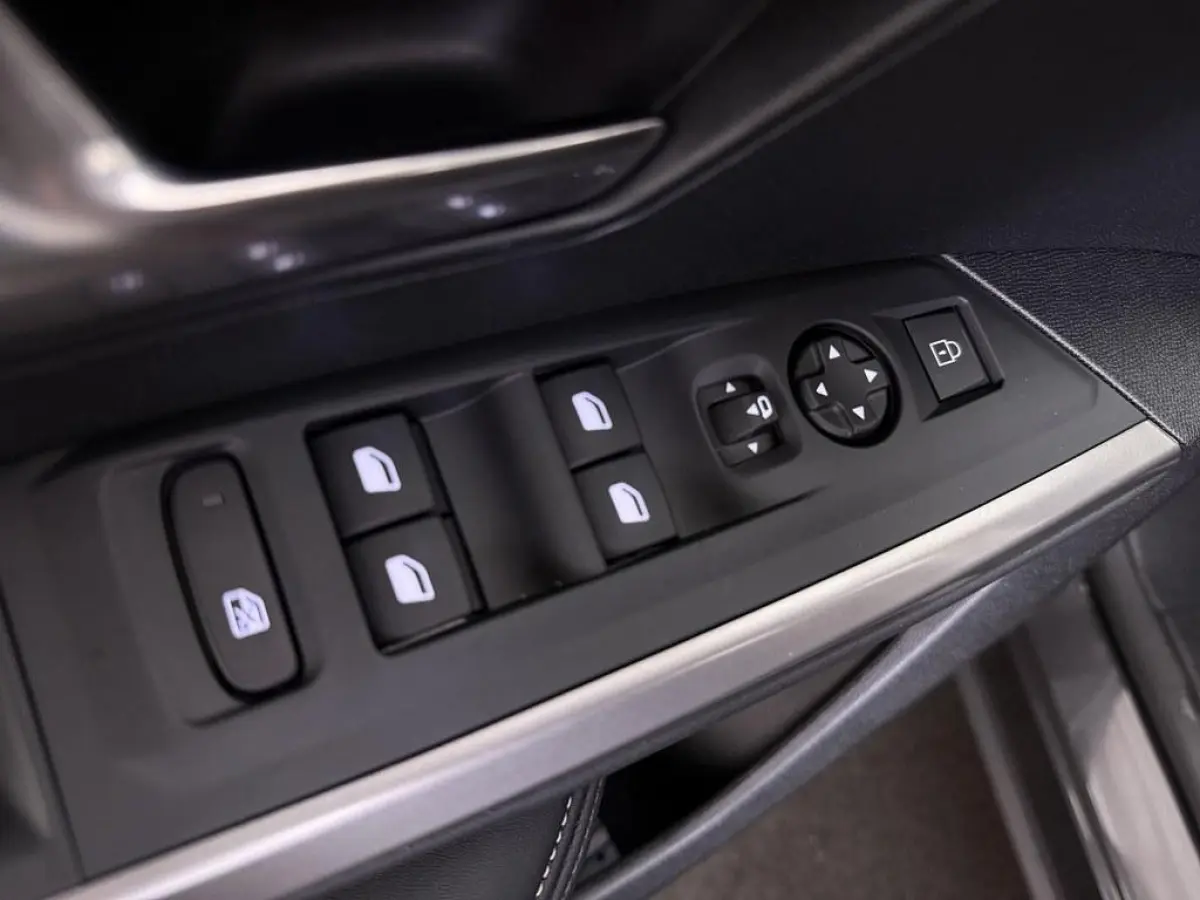 1.6 plug-in Hybrid 195 Allure /Cam/Cruise/SOH 99.4 /Clima/Apple Carplay/Android Auto/Navi