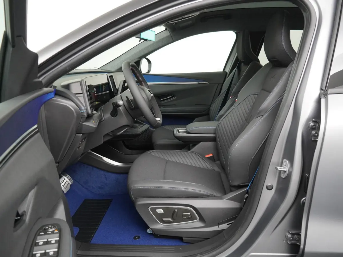 esprit Alpine 220 pk long range | pack advanced driving assist & augmented vision | pack light & sound |