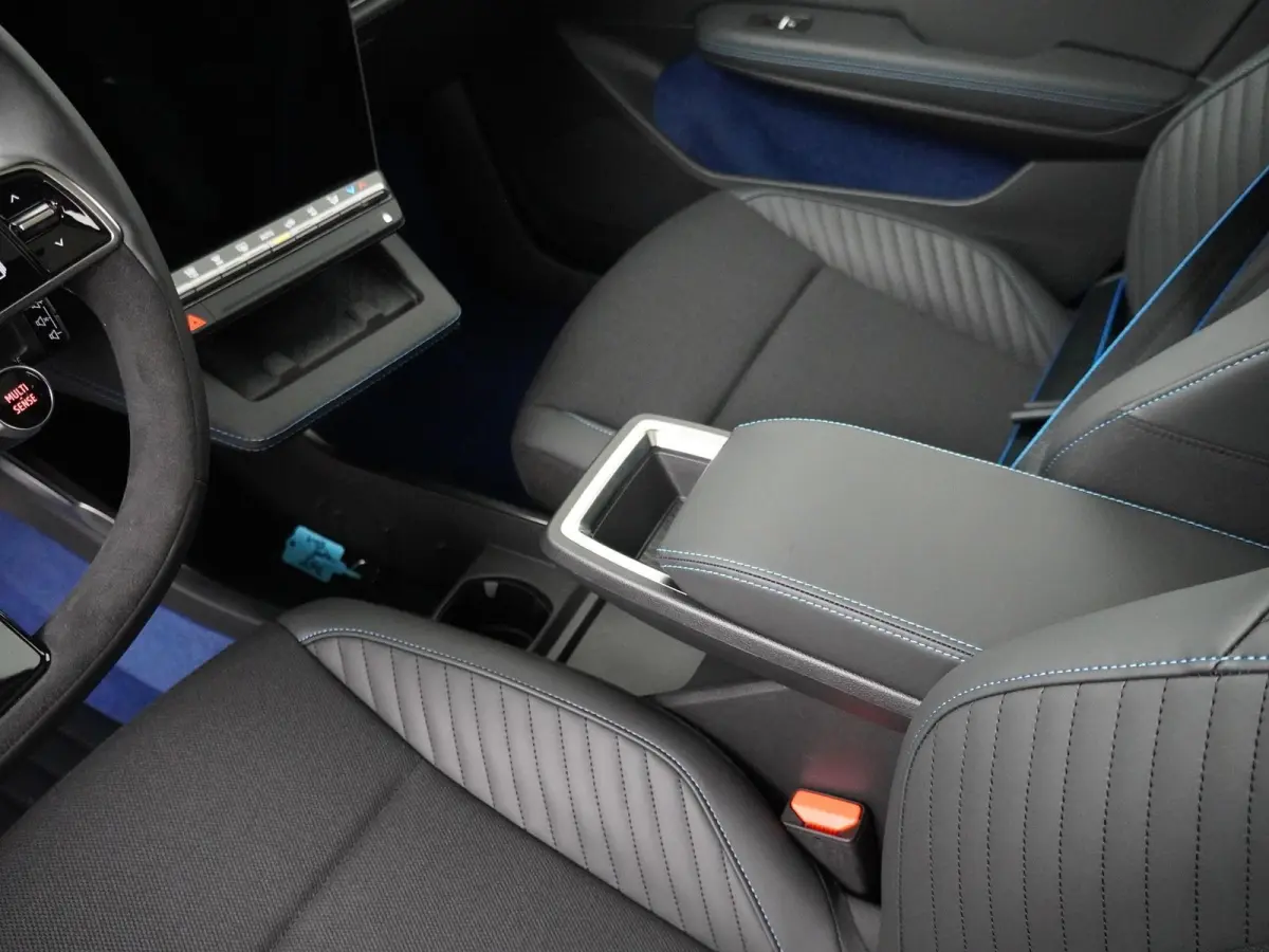 esprit Alpine 220 pk long range | pack advanced driving assist & augmented vision | pack light & sound |
