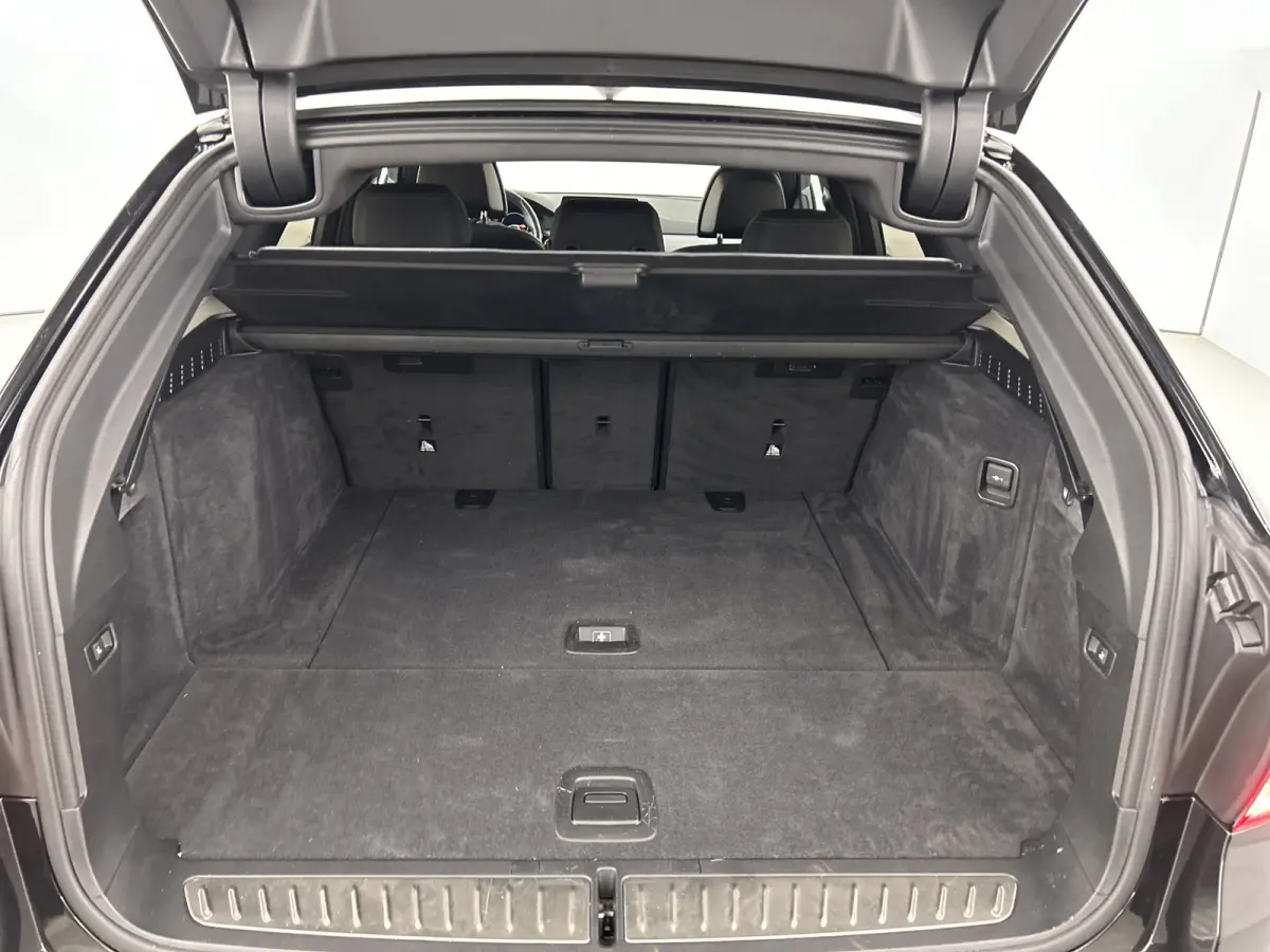 520i High Exe. M-Sport Pano-dak/Leder/Camera/Keyless Entry