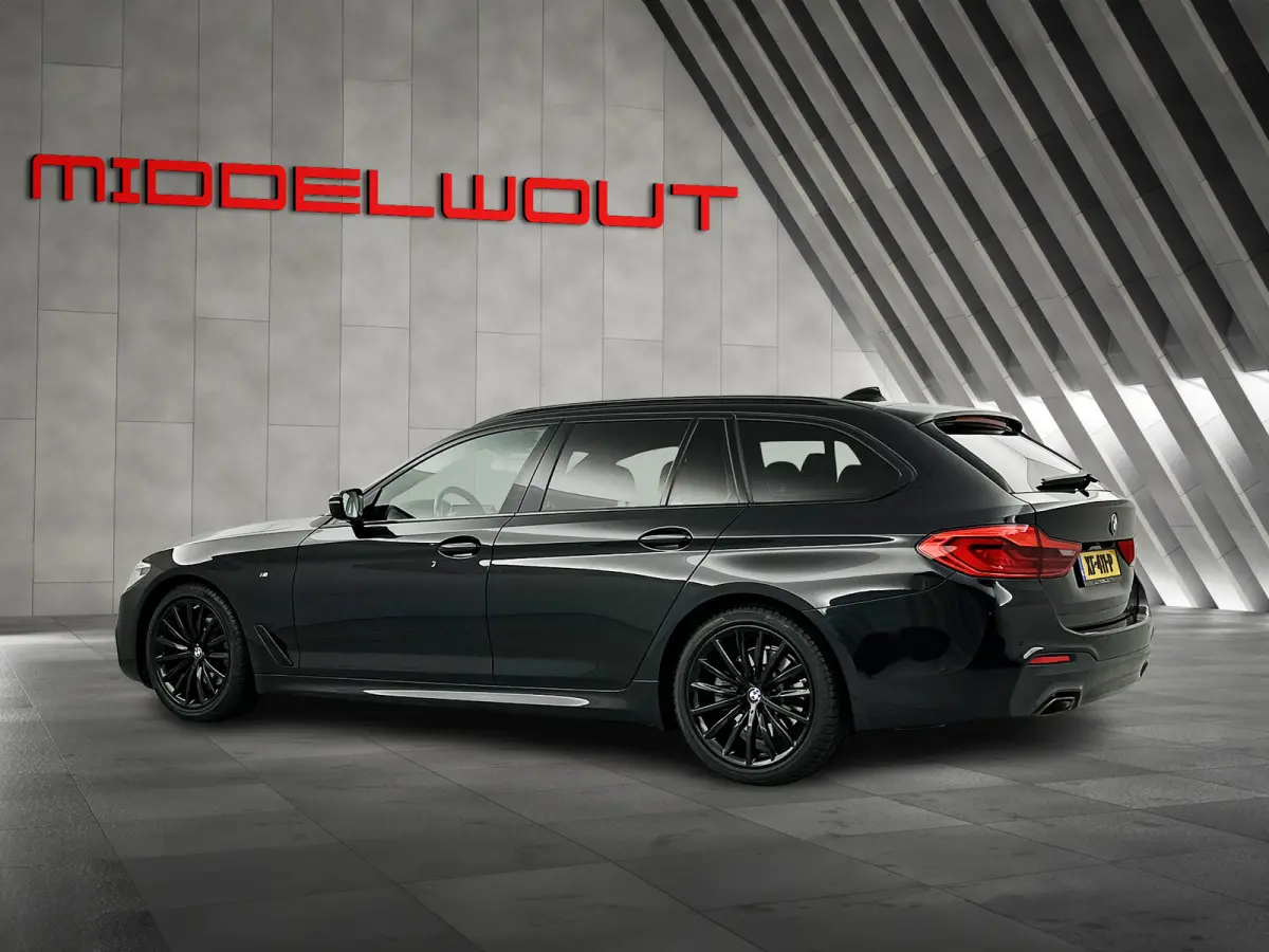520i High Exe. M-Sport Pano-dak/Leder/Camera/Keyless Entry