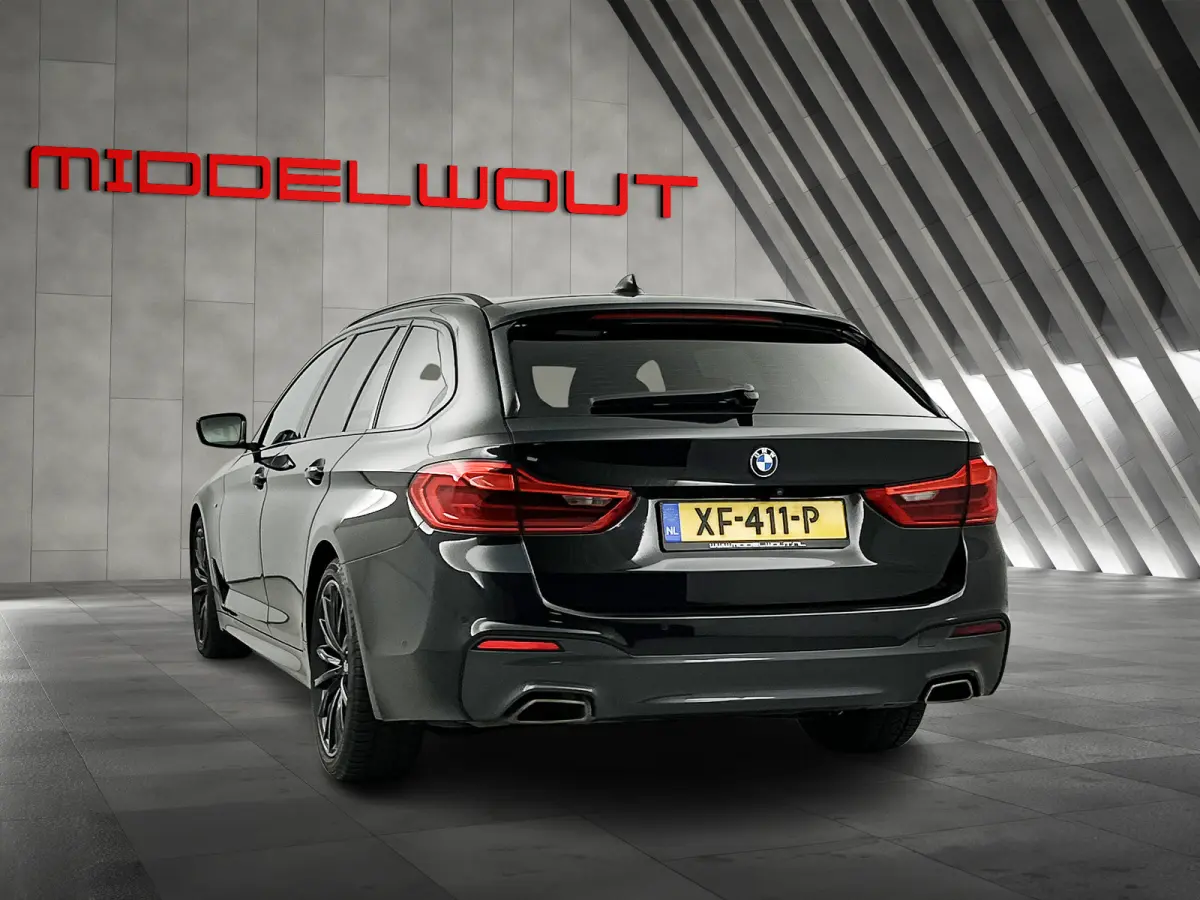 520i High Exe. M-Sport Pano-dak/Leder/Camera/Keyless Entry