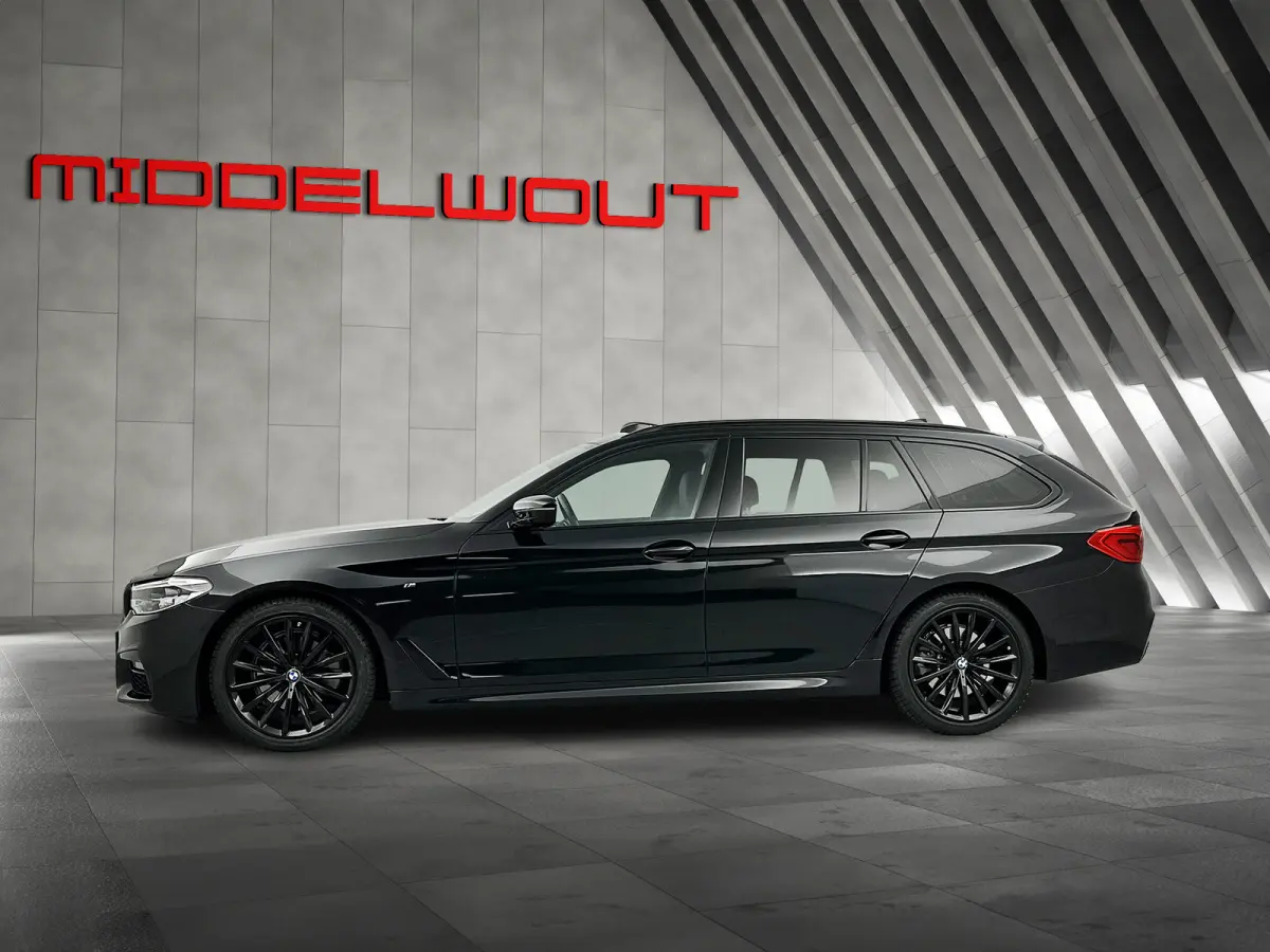 520i High Exe. M-Sport Pano-dak/Leder/Camera/Keyless Entry