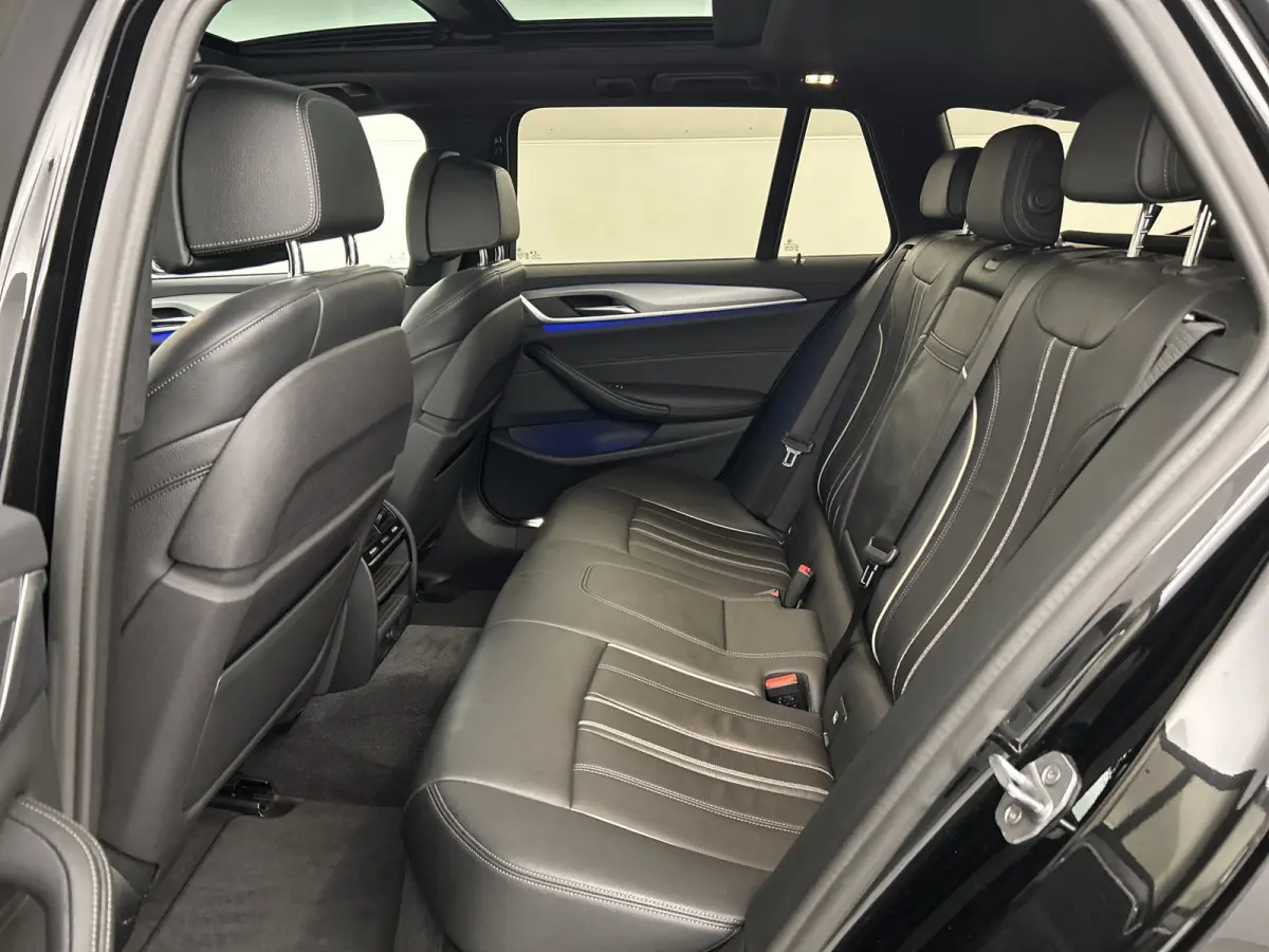 520i High Exe. M-Sport Pano-dak/Leder/Camera/Keyless Entry