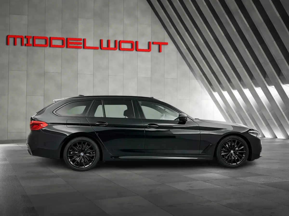 520i High Exe. M-Sport Pano-dak/Leder/Camera/Keyless Entry