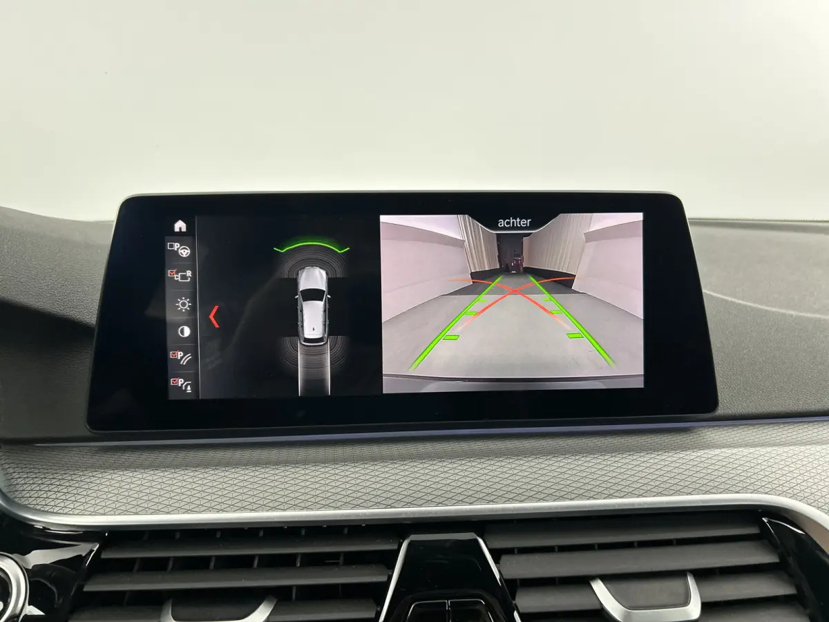 520i High Exe. M-Sport Pano-dak/Leder/Camera/Keyless Entry