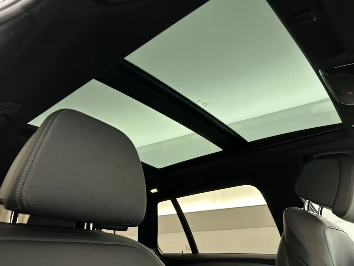 520i High Exe. M-Sport Pano-dak/Leder/Camera/Keyless Entry