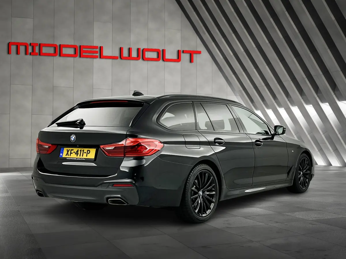 520i High Exe. M-Sport Pano-dak/Leder/Camera/Keyless Entry
