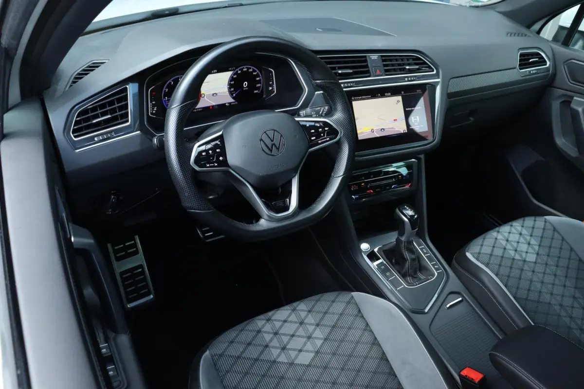 1.5 TSI / 2x R-Line / Virtual Cockpit / 150PK / Camera / Matrix LED / Keyless / 20"!