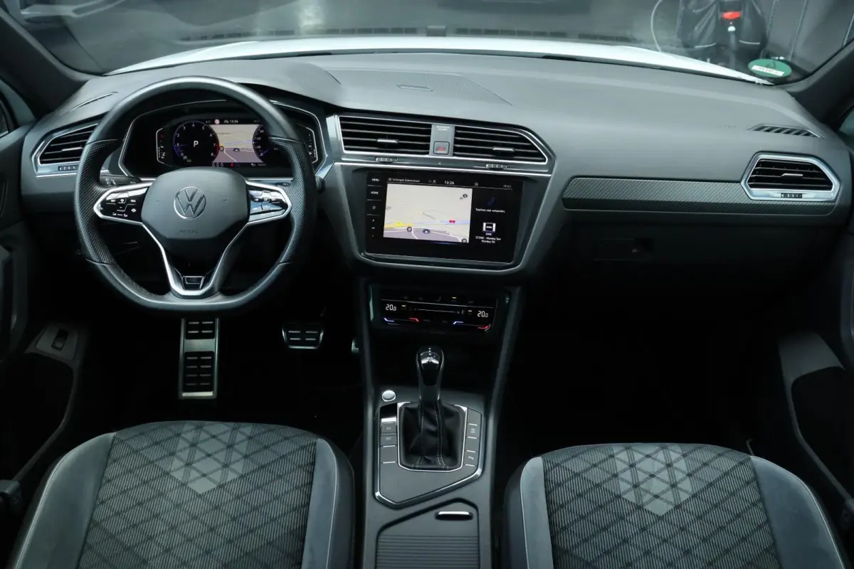 1.5 TSI / 2x R-Line / Virtual Cockpit / 150PK / Camera / Matrix LED / Keyless / 20"!
